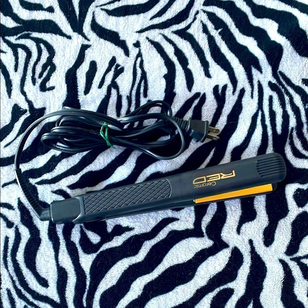Red ceramic professional black small portable travel flat iron